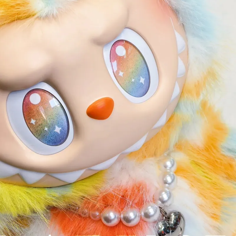 POP MART, LABUBU LES MONSTRES (Série High Energy Ahead), ROCK THE UNIVERSE (Telure rayée, rendu), Collier cœur, Peluche POP MART, LABUBU LES MONSTRES (Série High Energy Ahead), ROCK THE UNIVERSE (Telure rayée, rendu), Collier cœur, Peluche